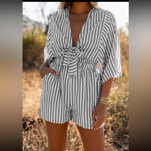 Gray Kimono sleeve romper with tie front and pockets - Picture 4 of 13